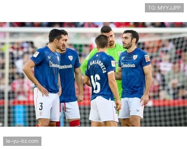 彭帅这张街拍手上的包也太狠了，我的外卖卡都要下跪了