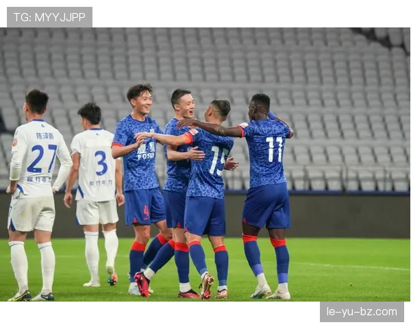 上海申花赛季中期战术危机暴露，豪门争冠之路再遇阵容与管理双重考验。